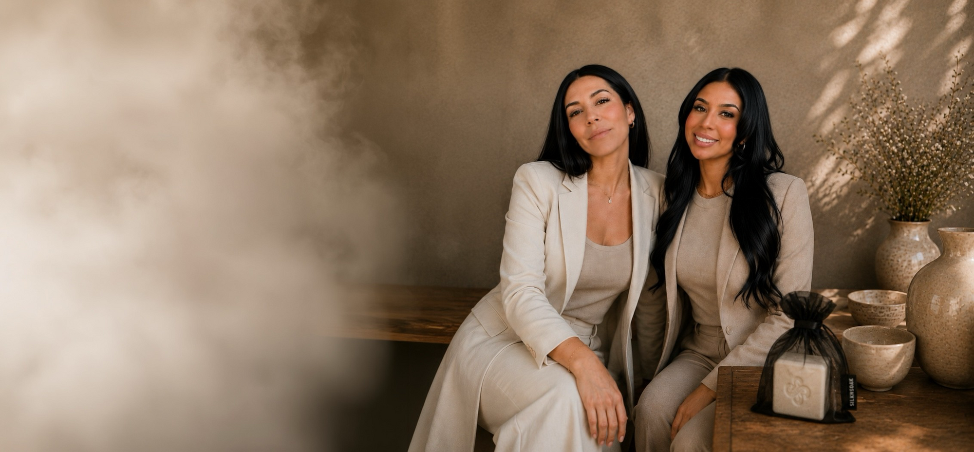 Silknsoak founders Kimberly and Mélanie in a warm wellness setting representing the brand’s story and ritual-inspired atmosphere.